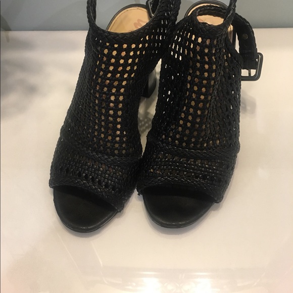 Sam Edelman Evie Woven Peep Toe Booties. Size 6 - Picture 5 of 8